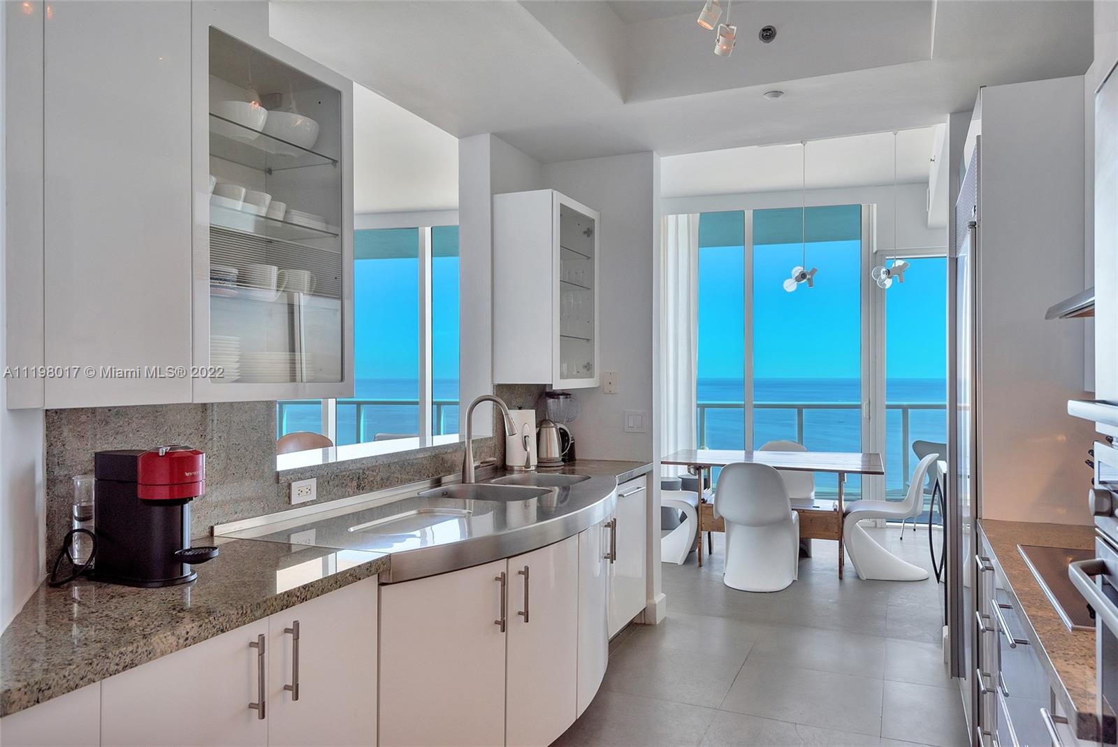 CONTINUUM ON SOUTH BEACH - Residential