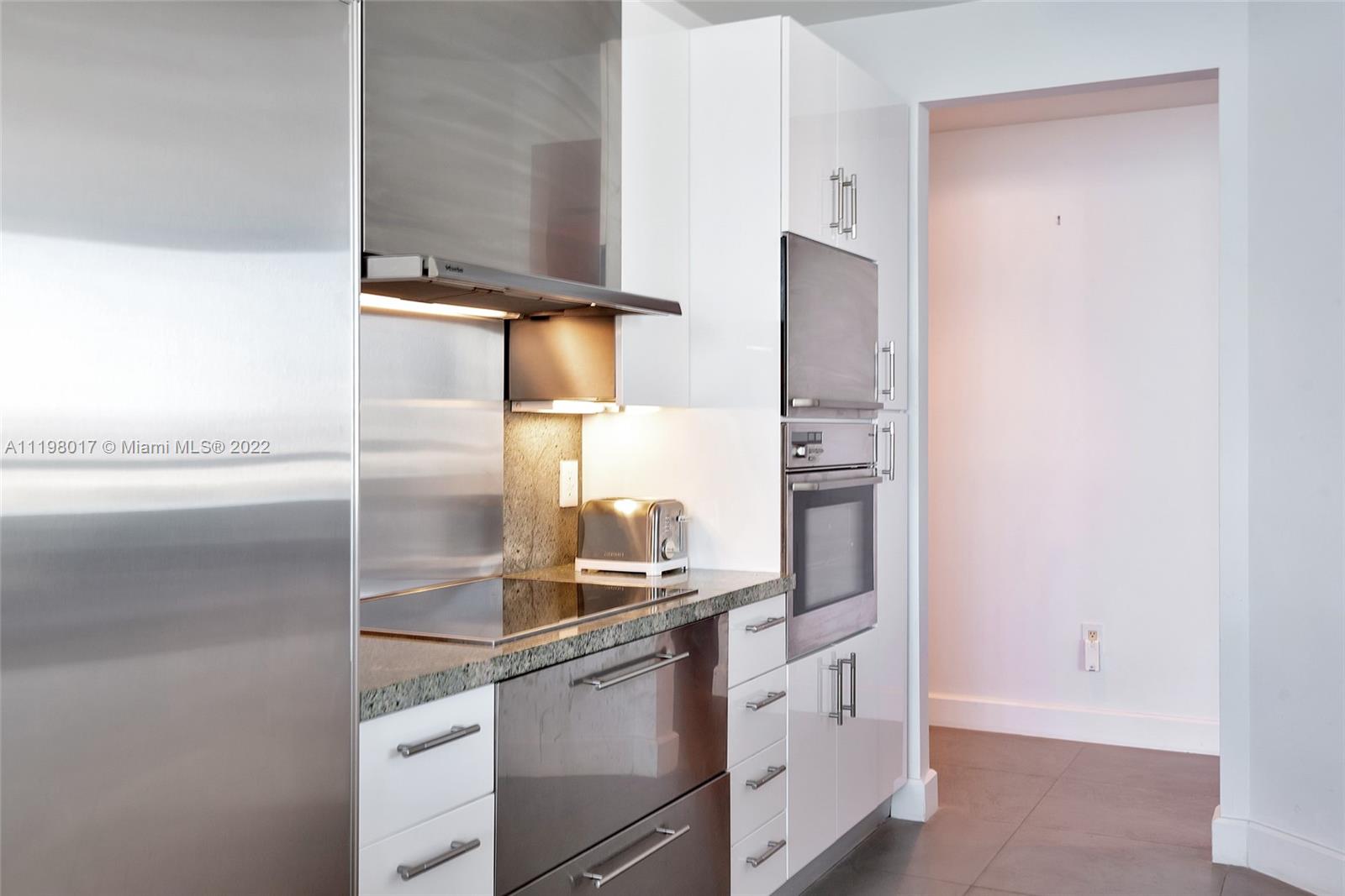 CONTINUUM ON SOUTH BEACH - Residential