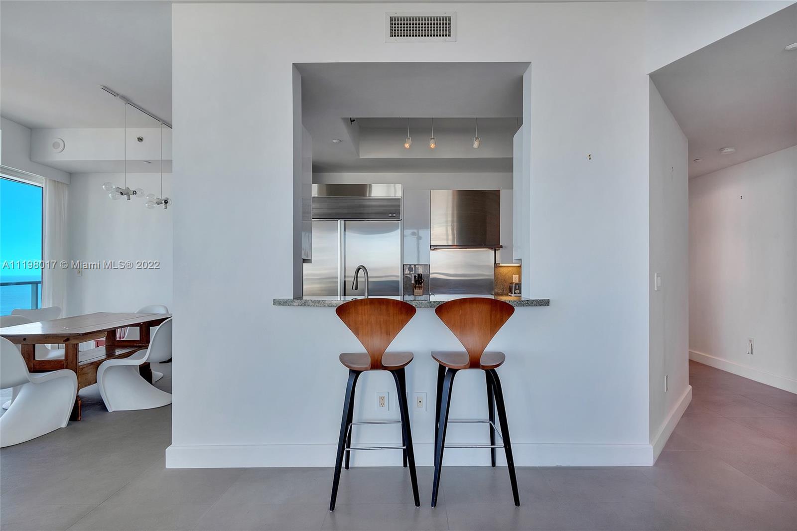 CONTINUUM ON SOUTH BEACH - Residential