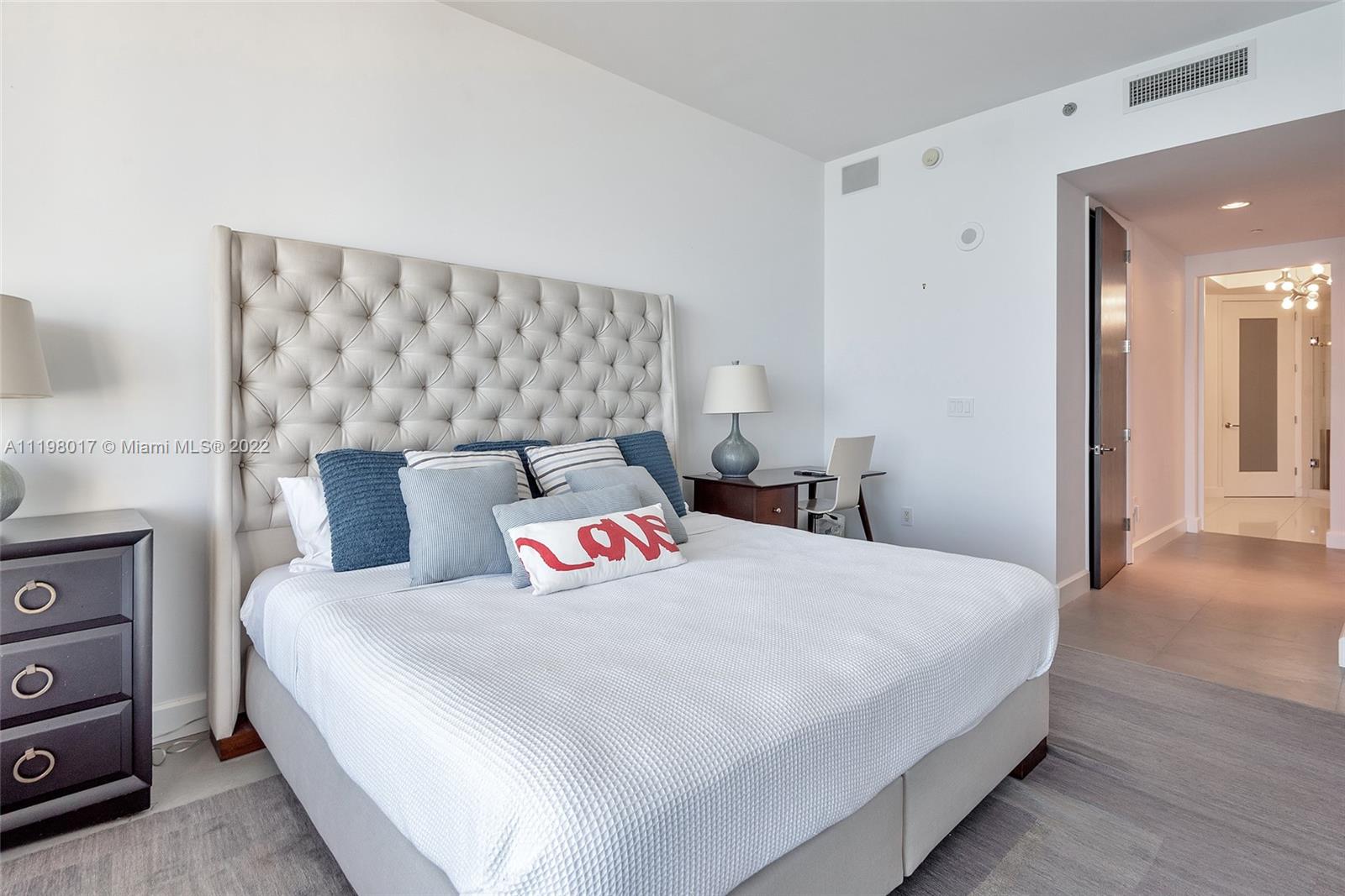 CONTINUUM ON SOUTH BEACH - Residential