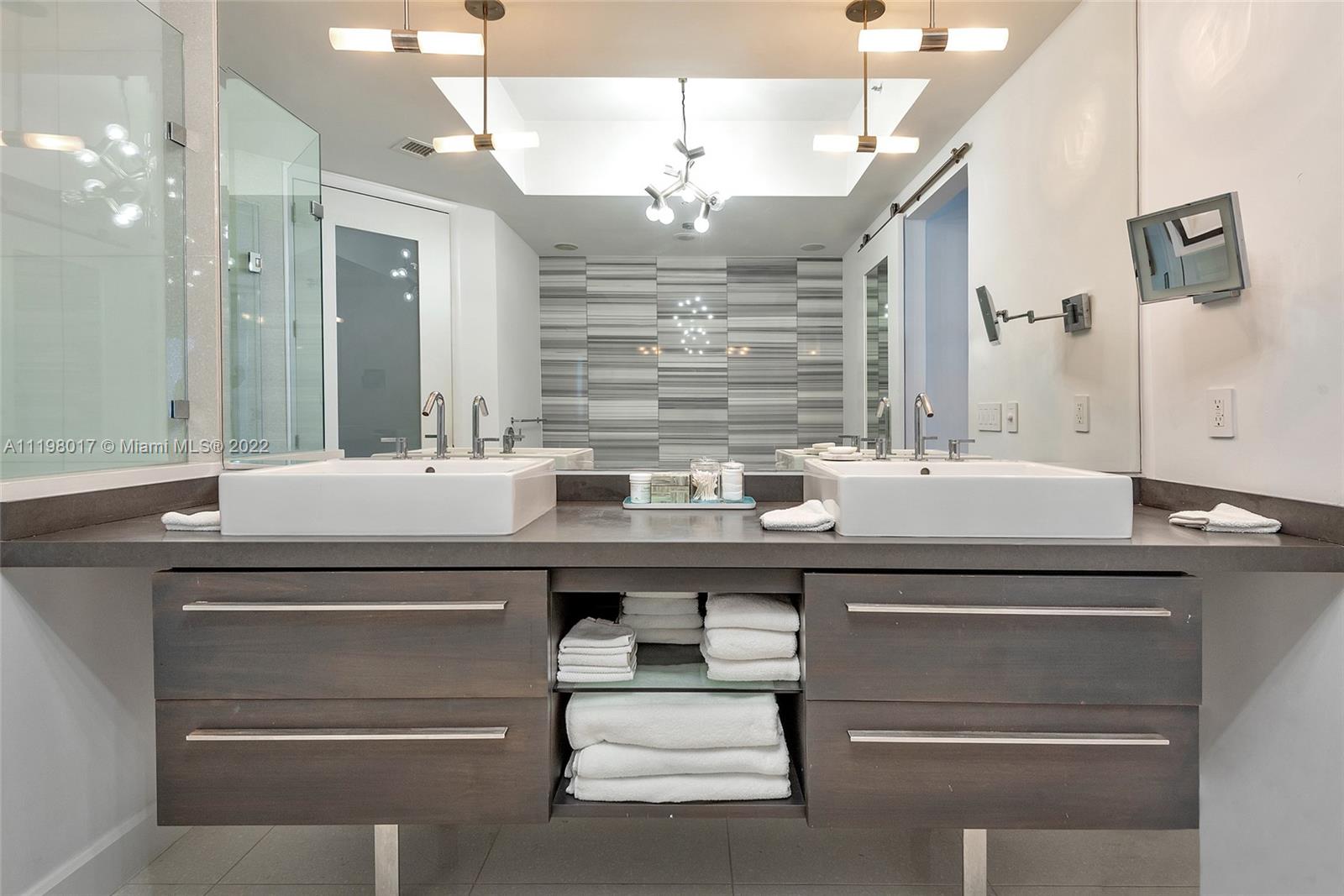 CONTINUUM ON SOUTH BEACH - Residential