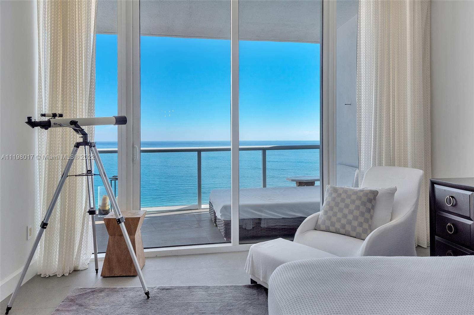 CONTINUUM ON SOUTH BEACH - Residential