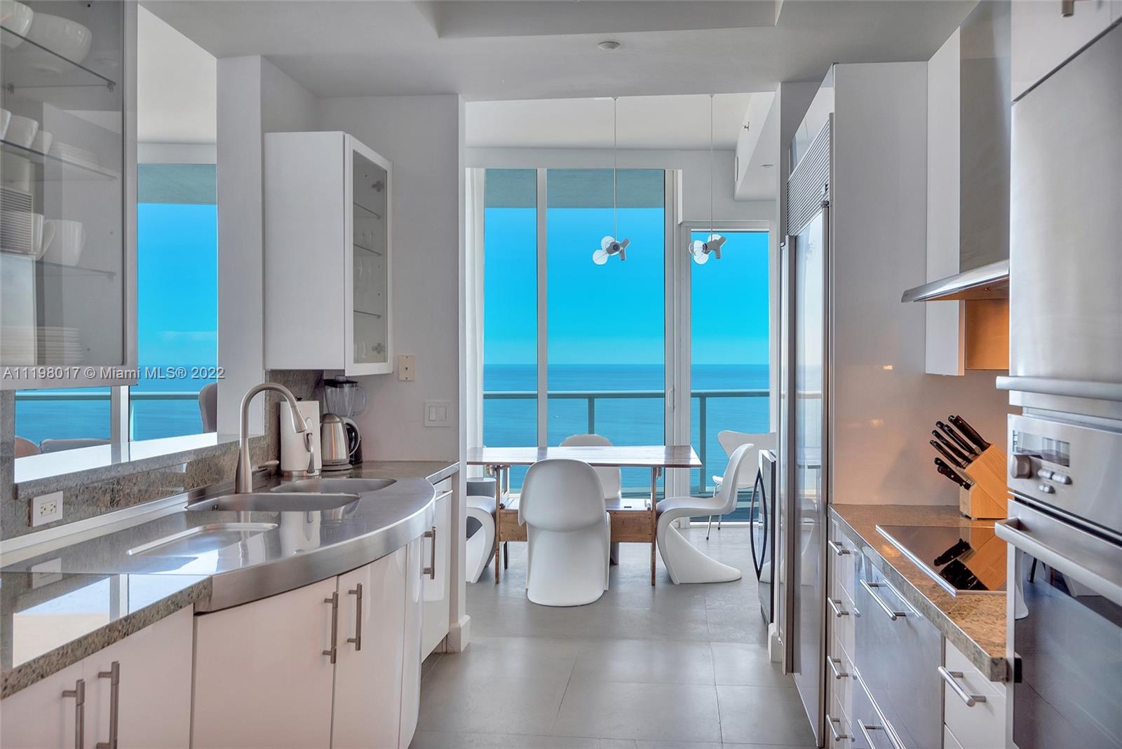 CONTINUUM ON SOUTH BEACH - Residential