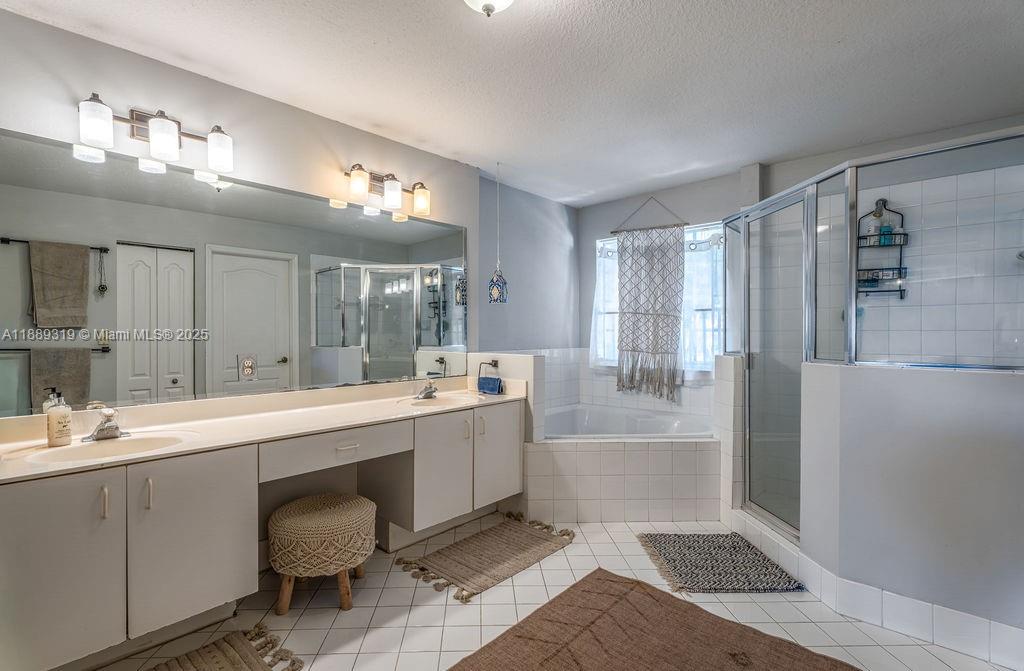 DORAL ISLES CARIBBEAN - Residential