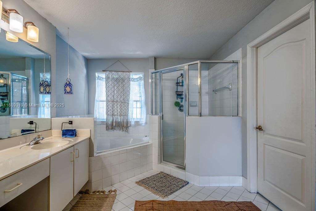 DORAL ISLES CARIBBEAN - Residential
