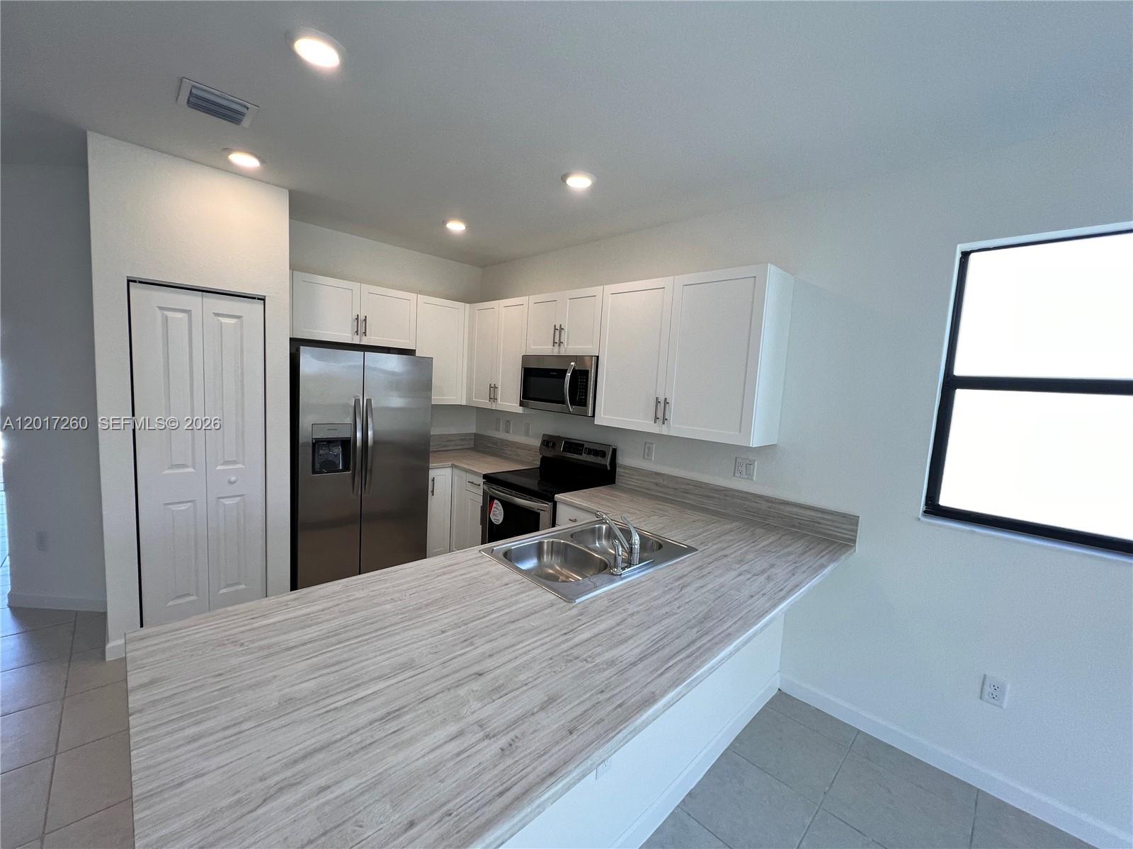 CORSICA SILVER PALM - Residential