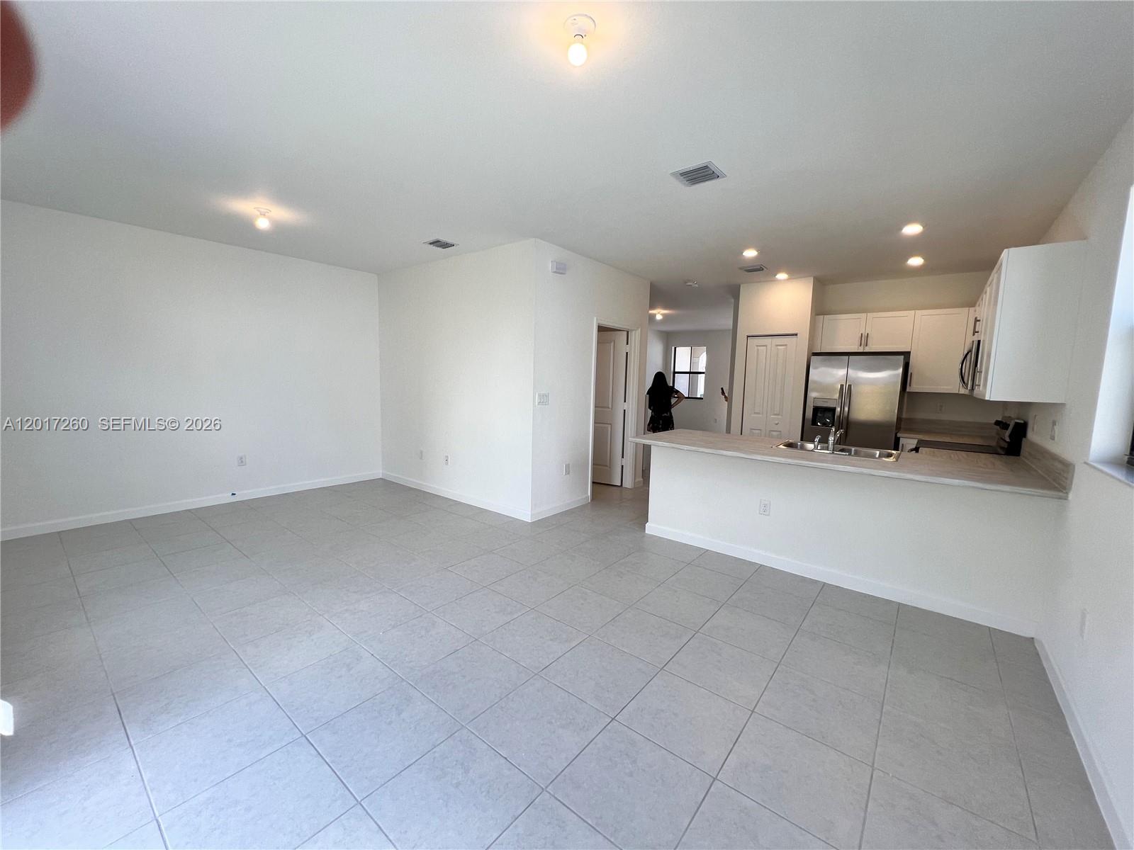 CORSICA SILVER PALM - Residential