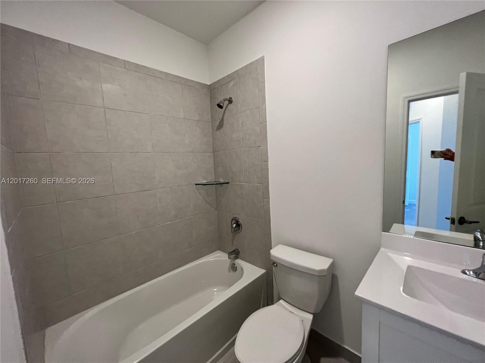 CORSICA SILVER PALM - Residential