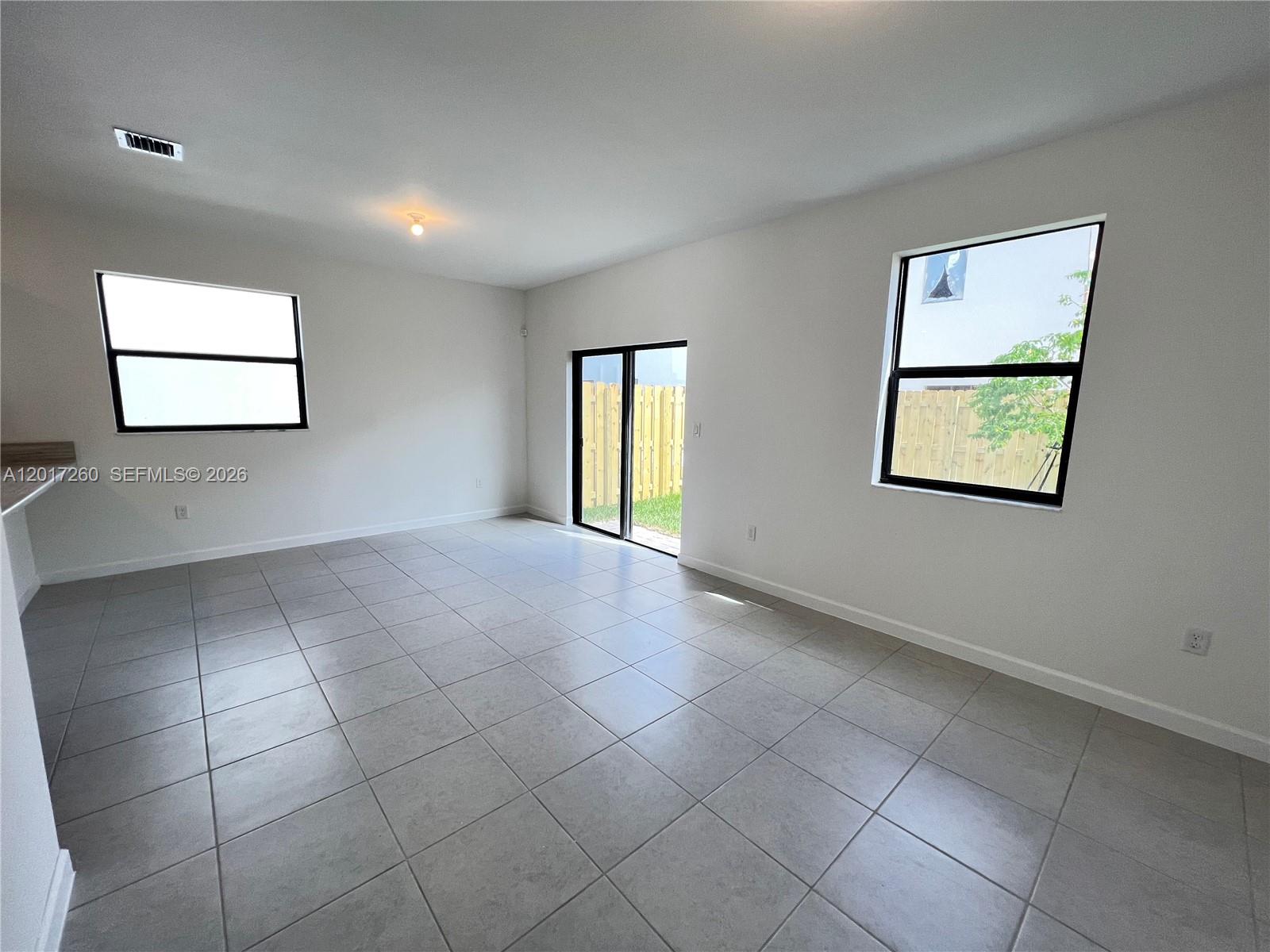 CORSICA SILVER PALM - Residential