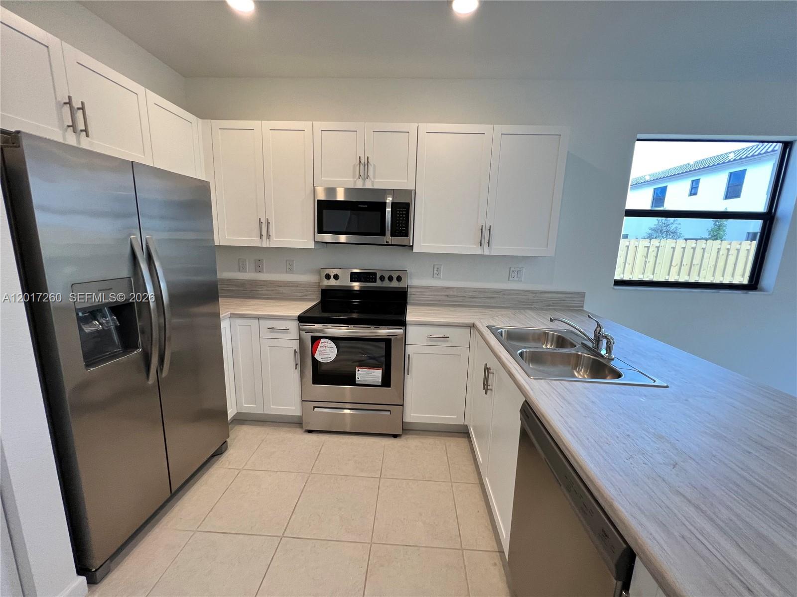 CORSICA SILVER PALM - Residential