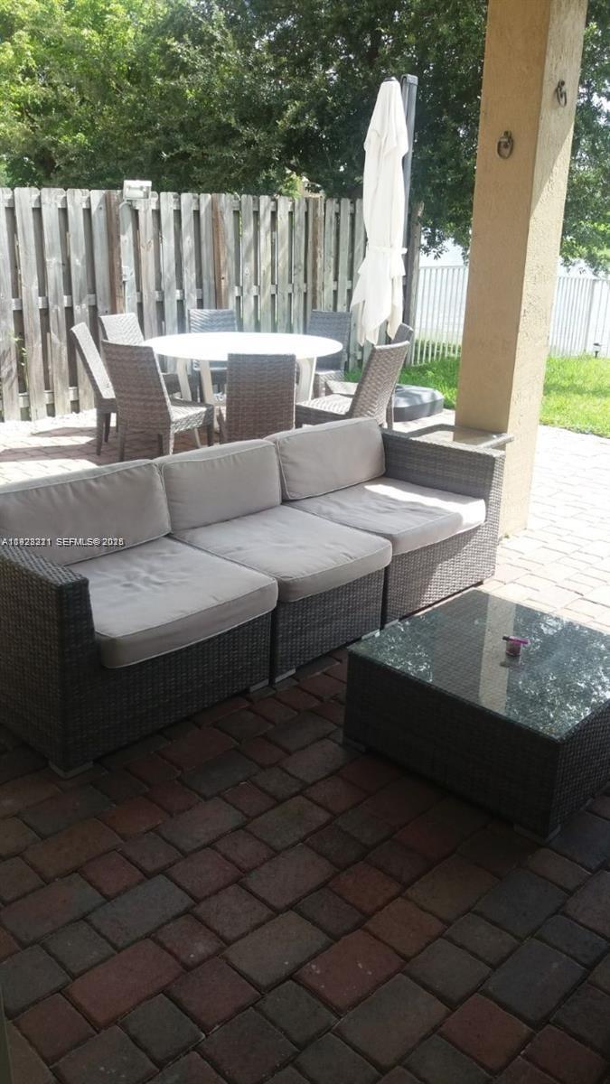 ISLANDS AT DORAL 1ST ADDN - Residential Lease