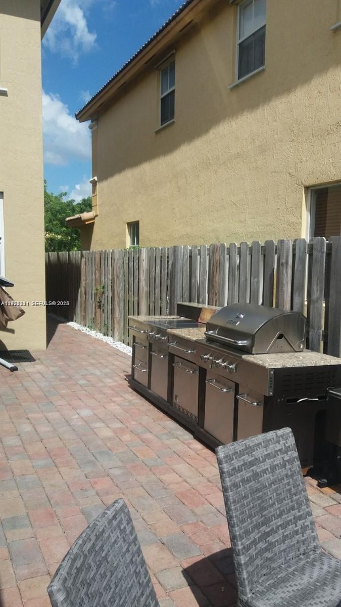 ISLANDS AT DORAL 1ST ADDN - Residential Lease