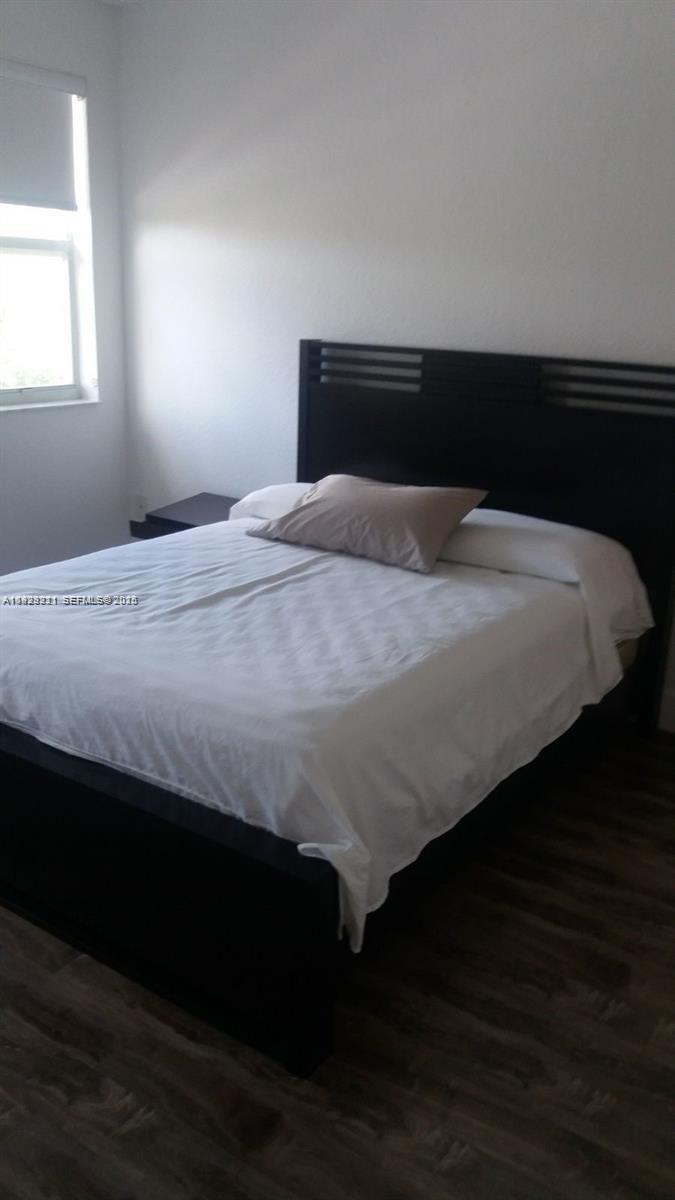 ISLANDS AT DORAL 1ST ADDN - Residential Lease