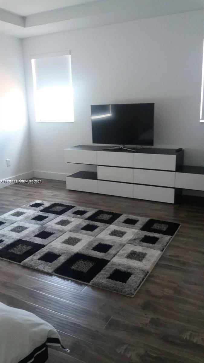 ISLANDS AT DORAL 1ST ADDN - Residential Lease