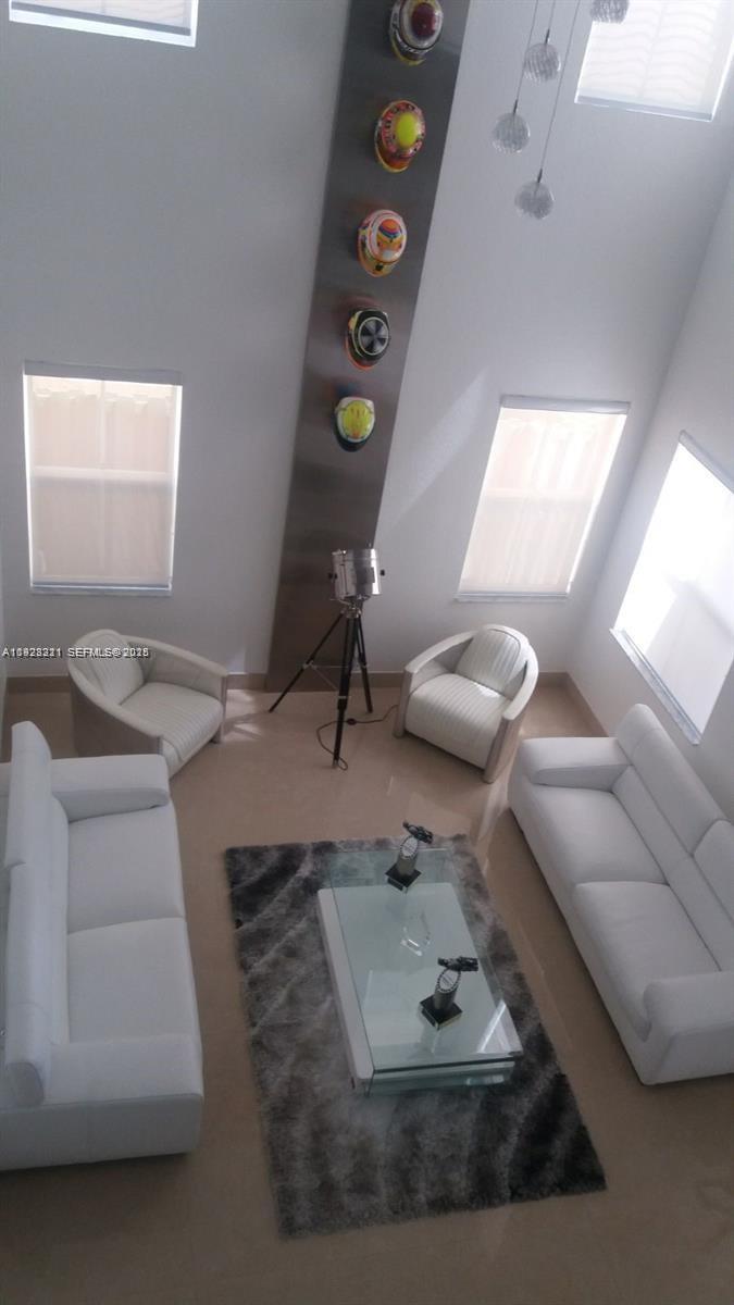 ISLANDS AT DORAL 1ST ADDN - Residential Lease