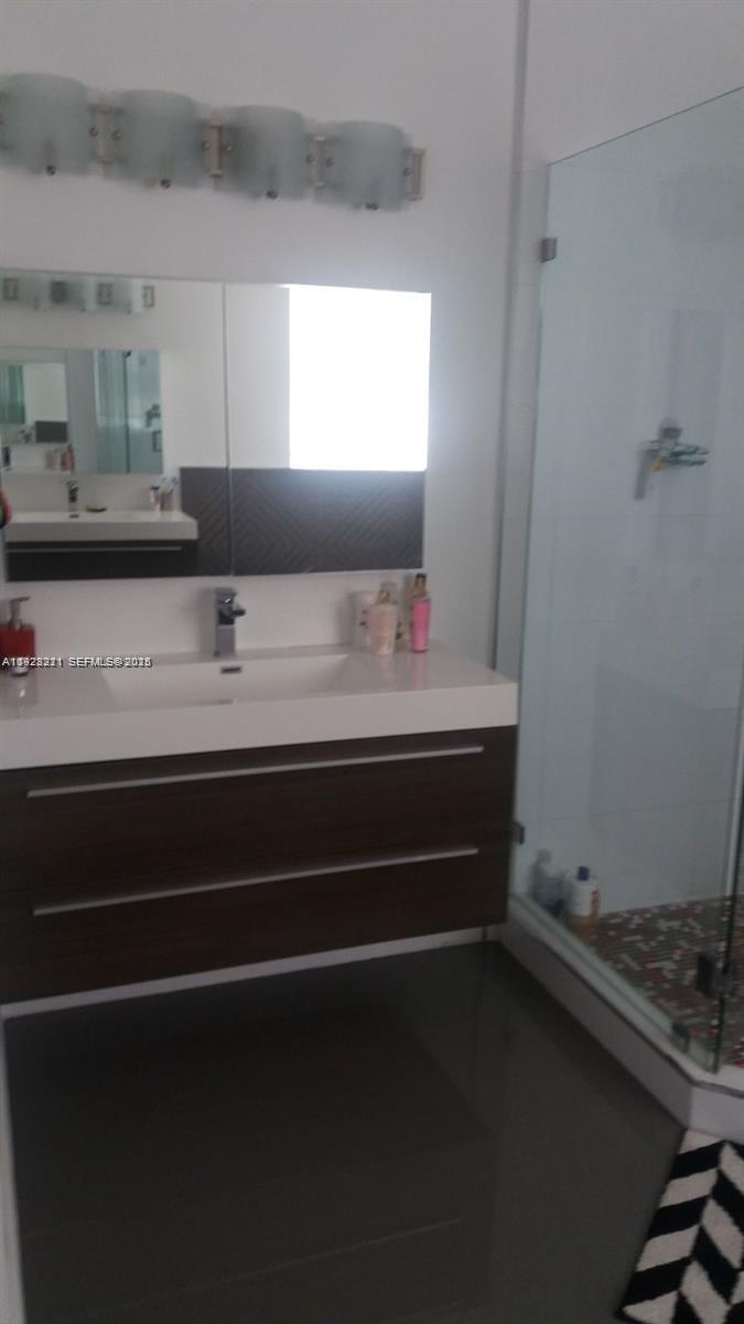 ISLANDS AT DORAL 1ST ADDN - Residential Lease