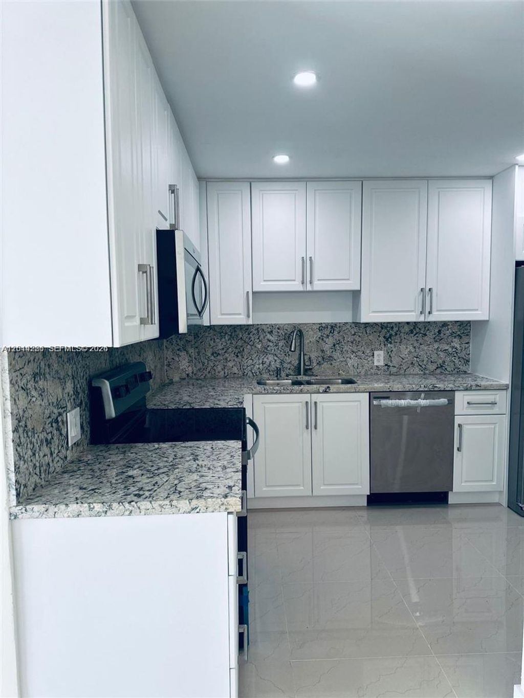 Photo of 4200 Hillcrest Dr #503, Hollywood, FL 33021 (MLS # A12014286)