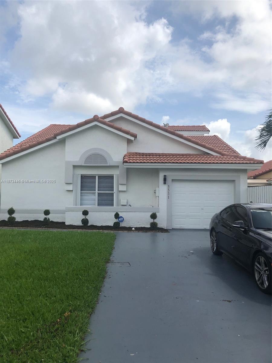 Complete remodeled and upgraded home in the Monterey community, spacious 3 bedrooms 2 bathroom with a large kitchen area and formal dining, fenced backyard for family and friend entertainment, 1 car garage and drive way with plenty a parking space. Call Today for appointment!!!!!