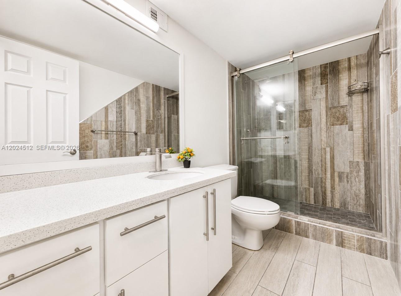 HALLMARK OF HOLLYWOOD CON - Residential Lease