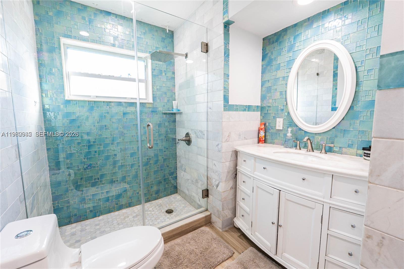 HOLLYWOOD HILLS - Residential