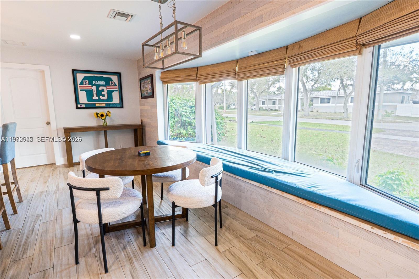 HOLLYWOOD HILLS - Residential