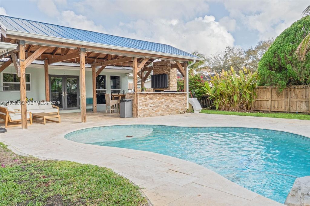 Photo of 1304 N 40th Ave, Hollywood, FL 33021 (MLS # A11980935)