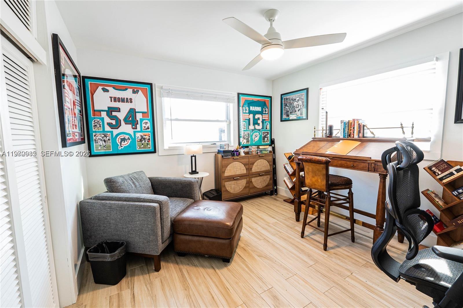 HOLLYWOOD HILLS - Residential