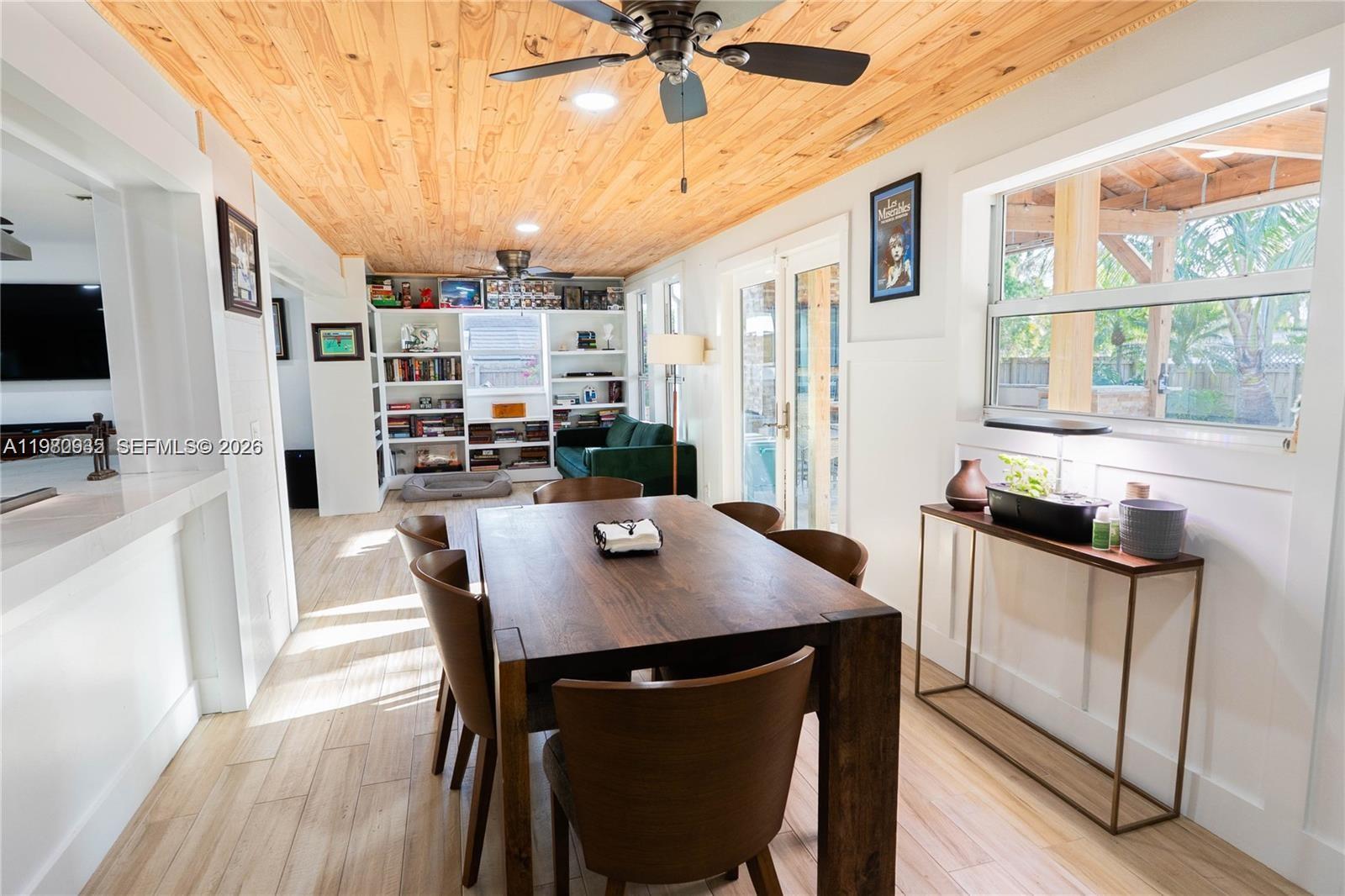 HOLLYWOOD HILLS - Residential