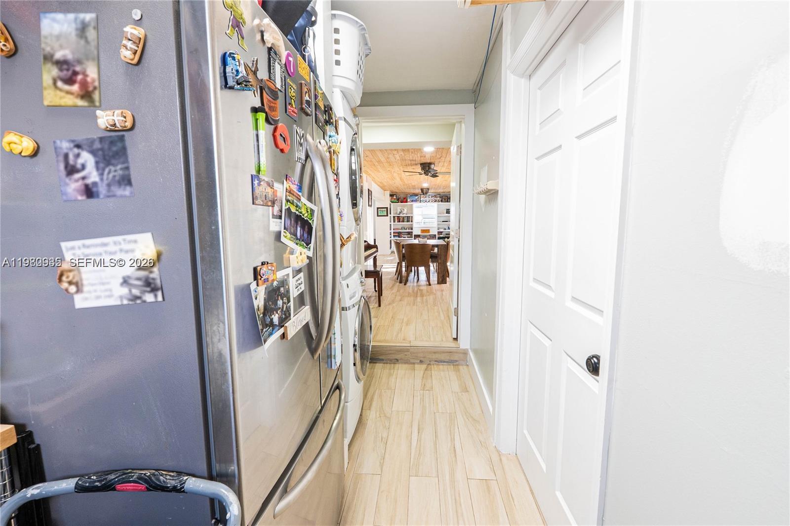 HOLLYWOOD HILLS - Residential