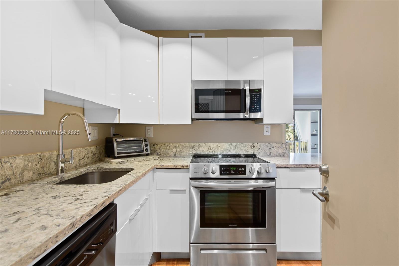 RIVER SHORES CONDO - Residential