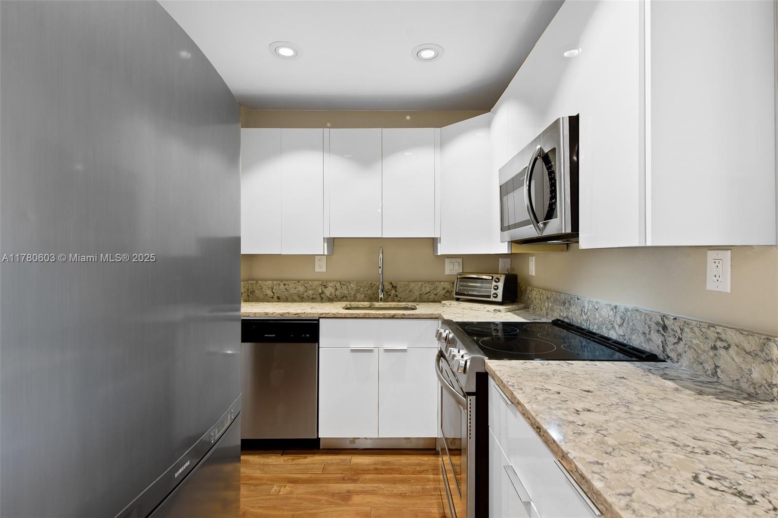 RIVER SHORES CONDO - Residential