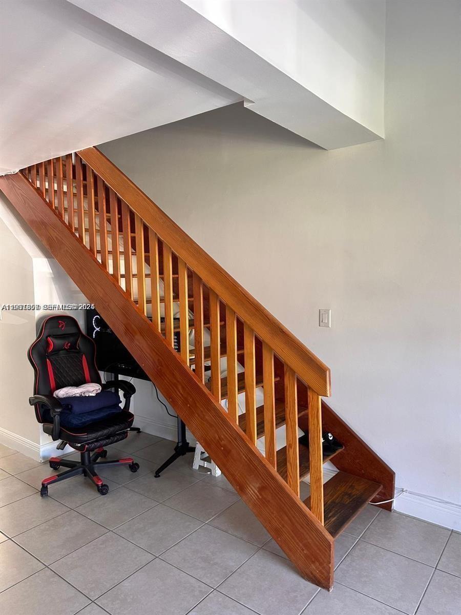 VENETIAN GARDENS AT COUNT - Residential