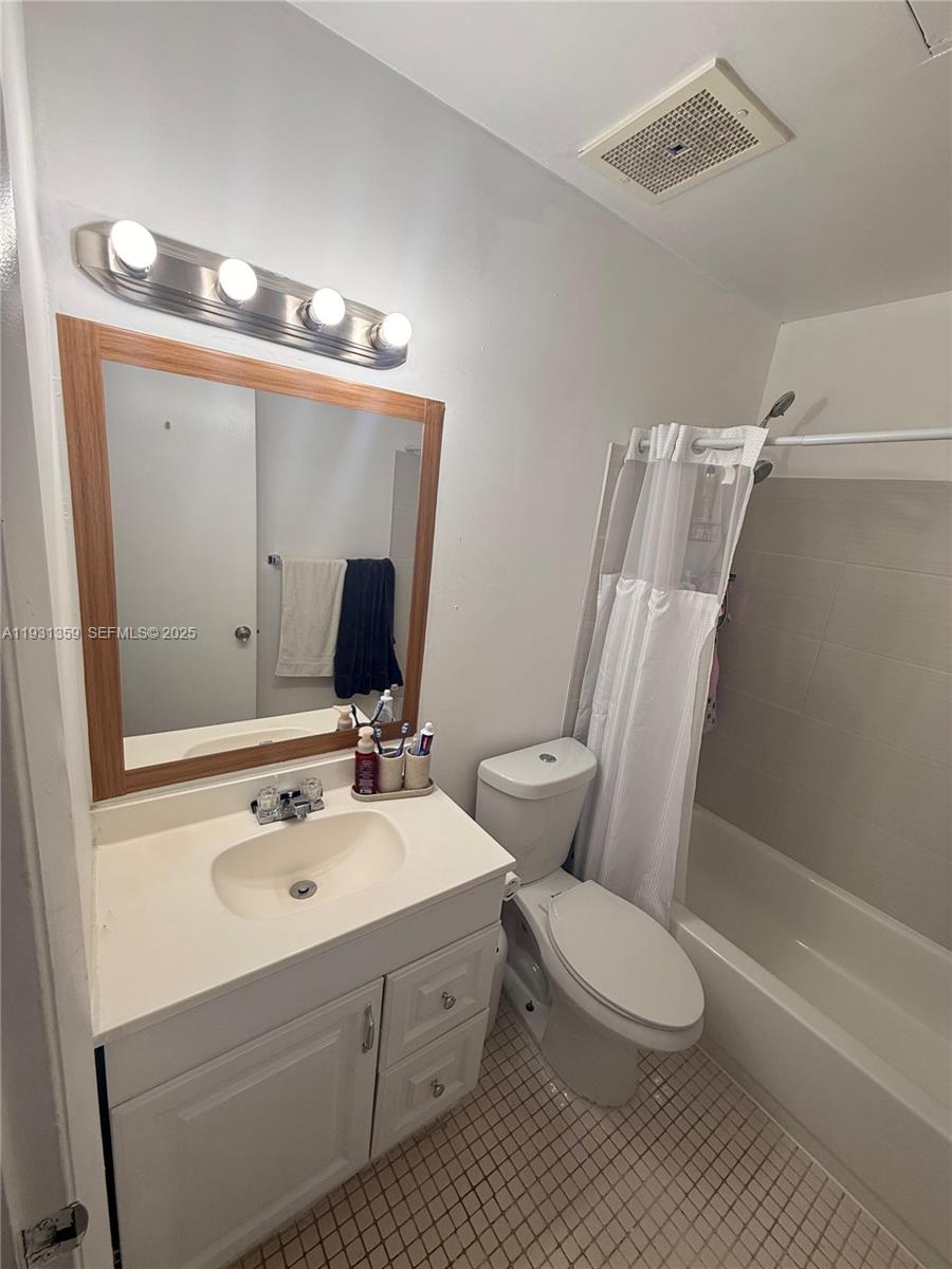 VENETIAN GARDENS AT COUNT - Residential