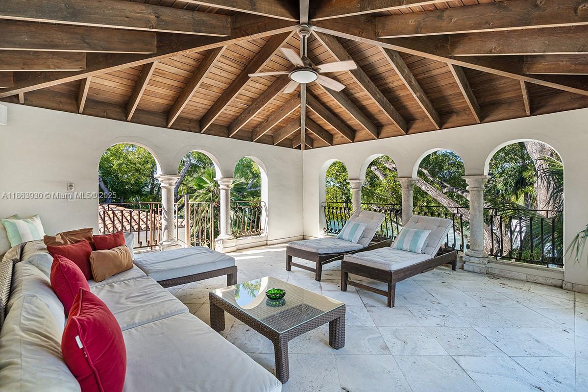 SUNSET ISLANDS-ISLAND NO 4 - Residential Lease