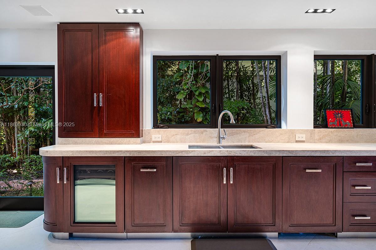 SUNSET ISLANDS-ISLAND NO 4 - Residential Lease