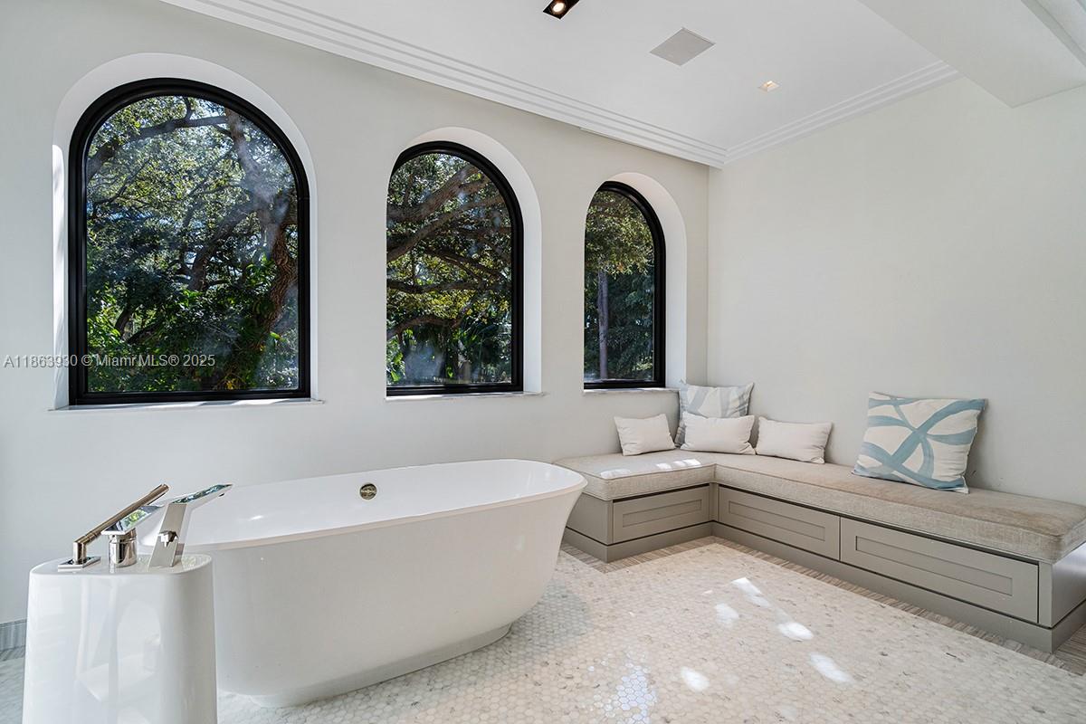 SUNSET ISLANDS-ISLAND NO 4 - Residential Lease