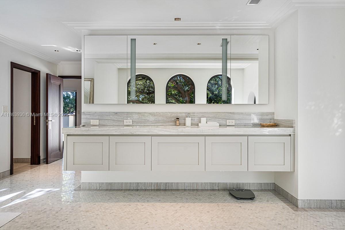 SUNSET ISLANDS-ISLAND NO 4 - Residential Lease