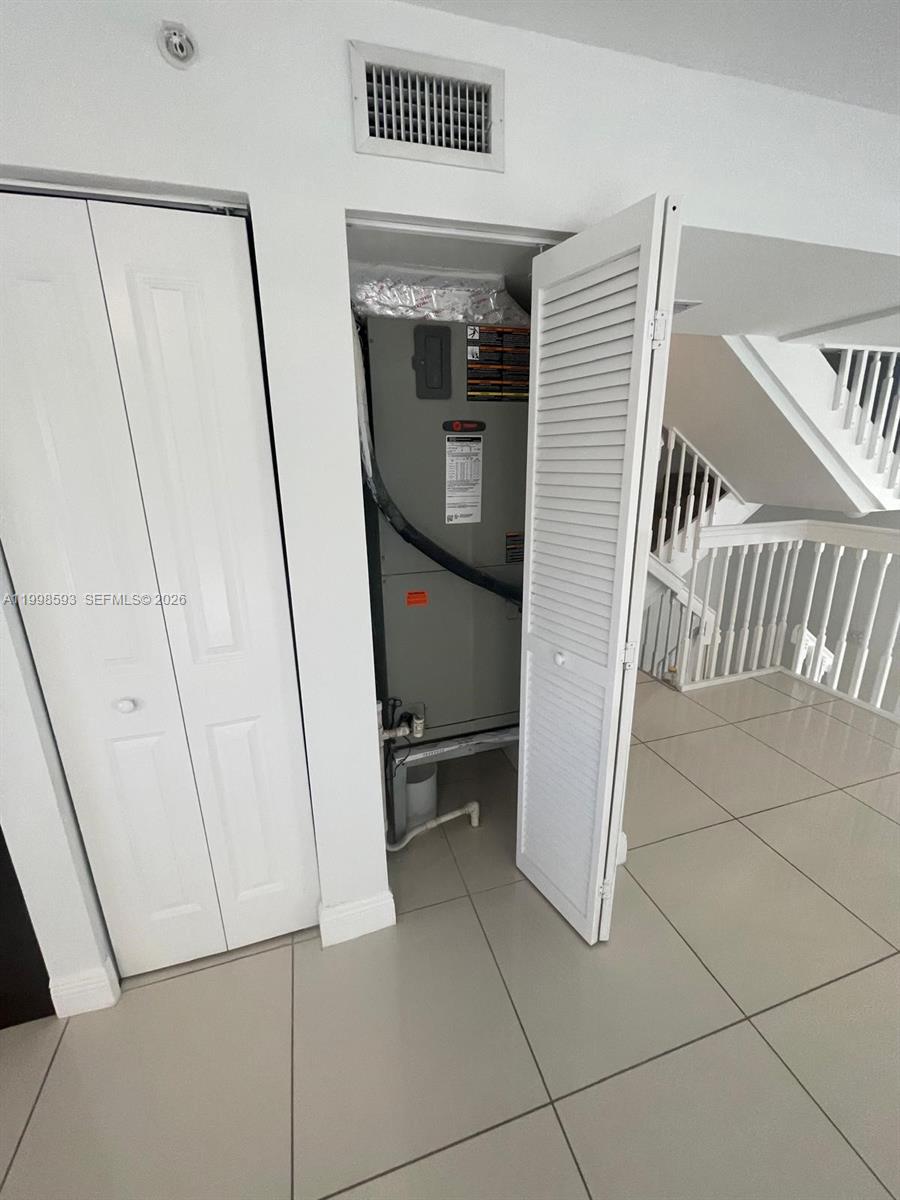 HOLLYWOOD - Residential