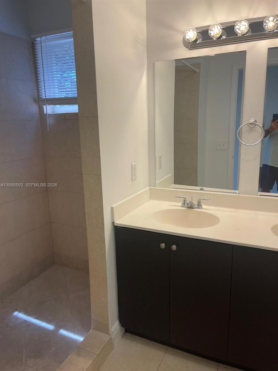 HOLLYWOOD - Residential