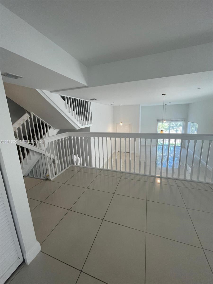 HOLLYWOOD - Residential