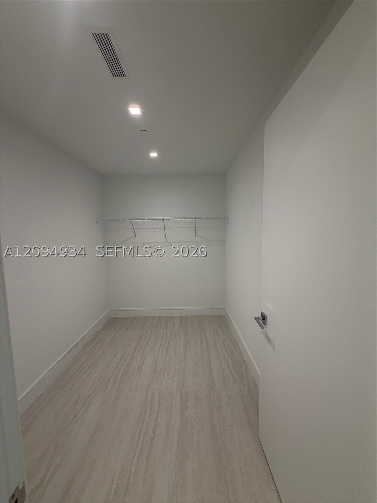2411 Laguna Cir 2408