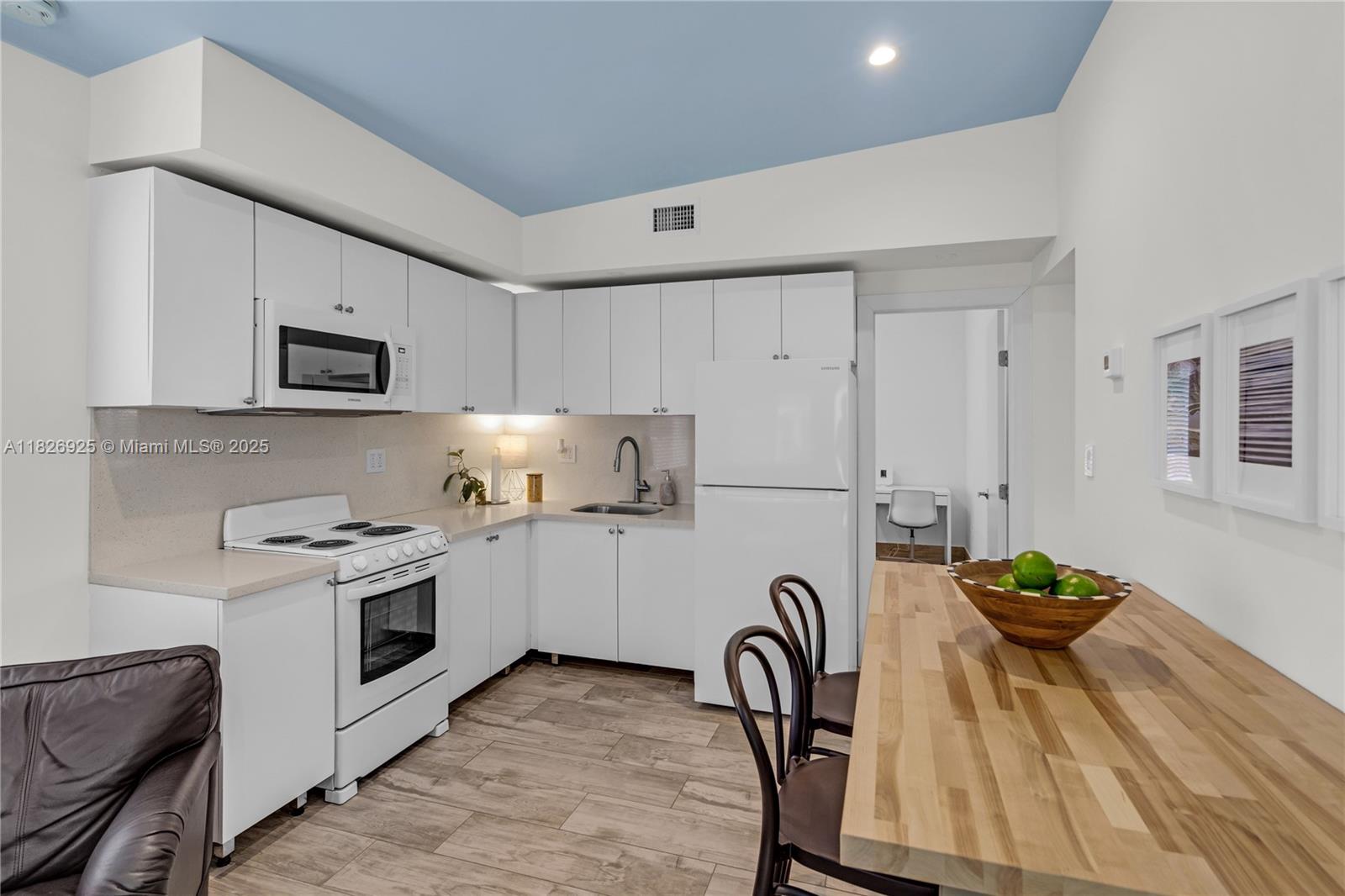 3850 Charles Ter