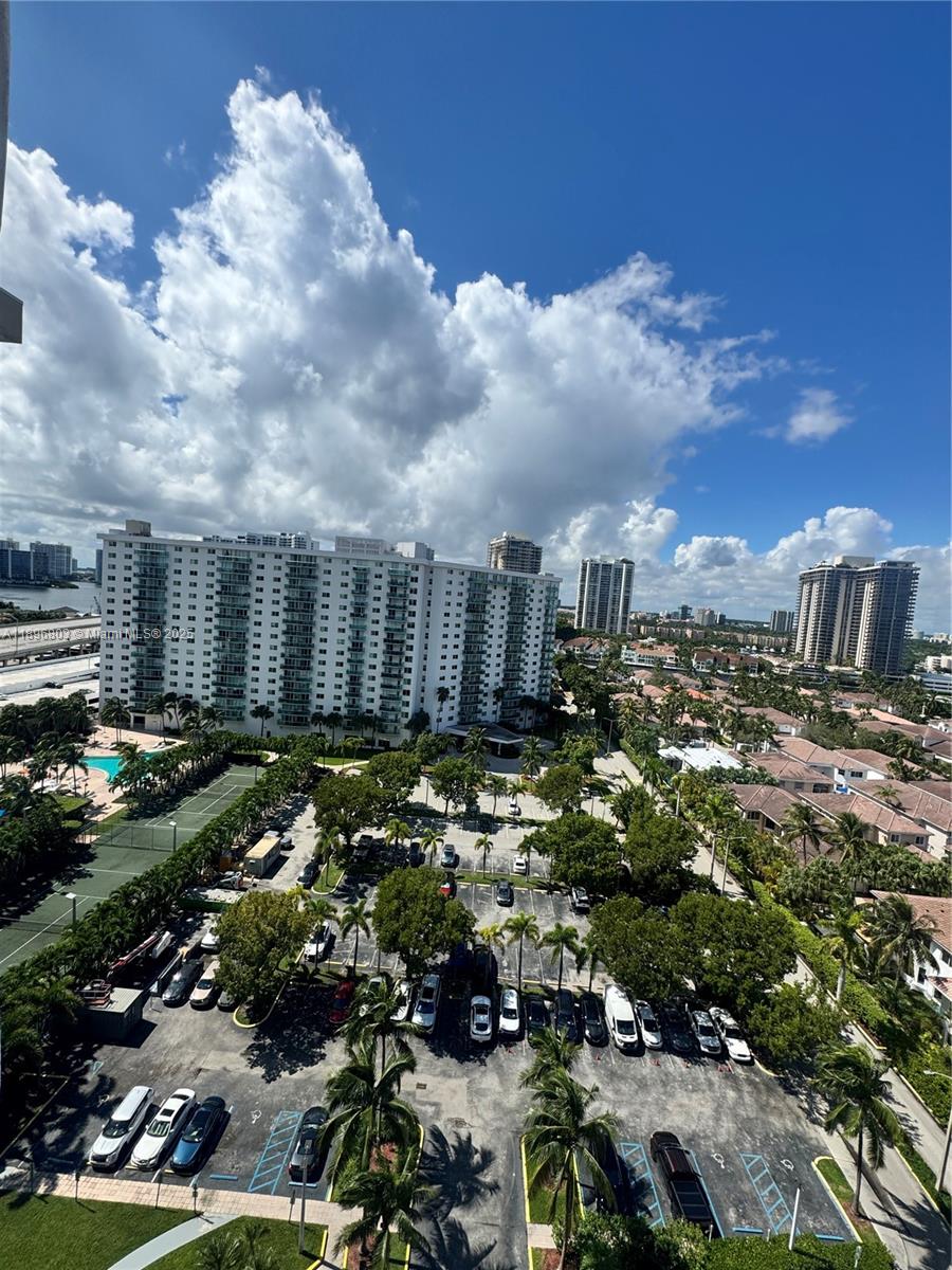 19370 Collins Ave 1520