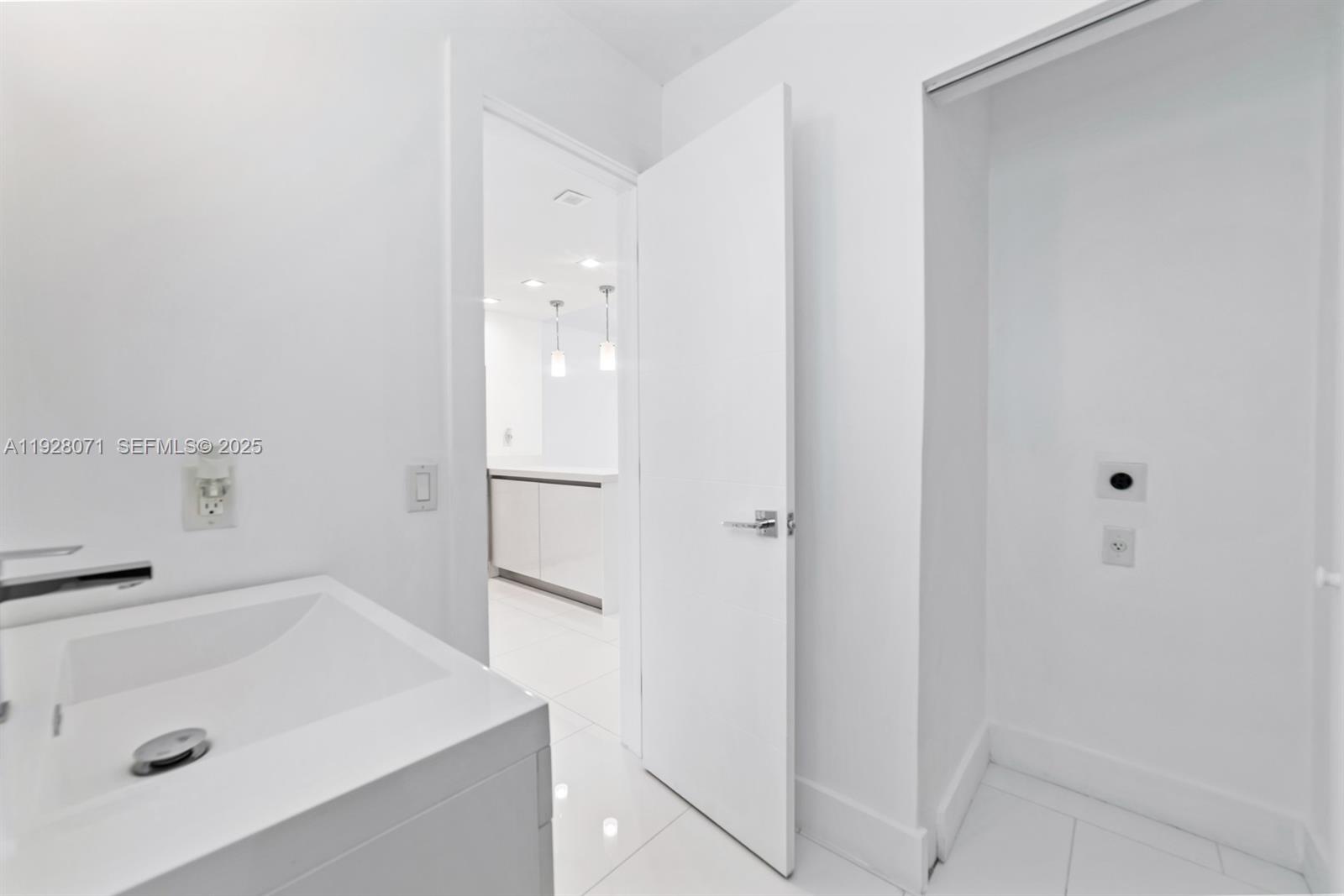 Enclave Shores Condo - Residential Lease