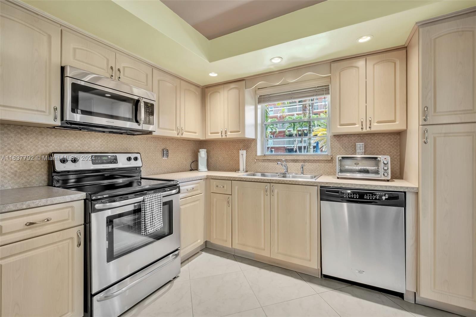 ELDORADO PLAZA WEST CONDO - Residential