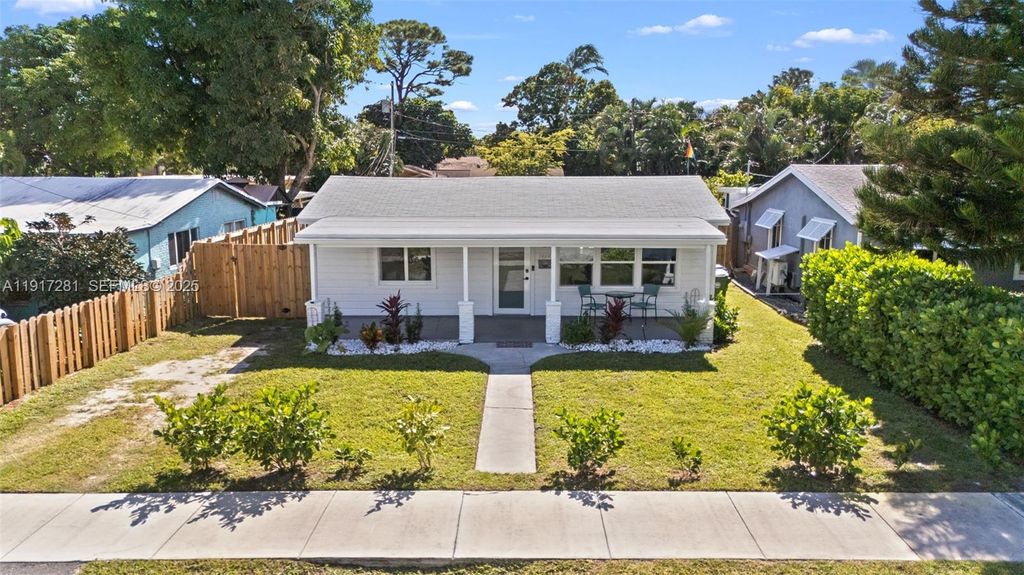 Photo of 1464 NE 24th St, Wilton Manors, FL 33305 (MLS # A11917281)