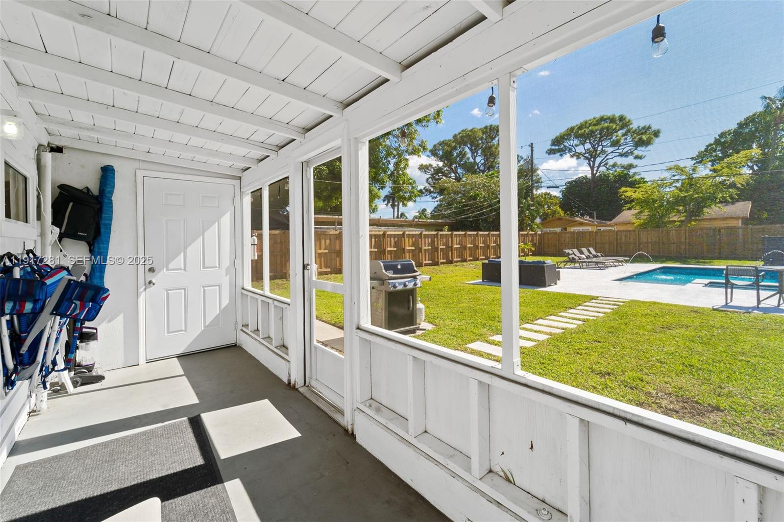 MIDDLE RIVER PLAZA - Residential Lease