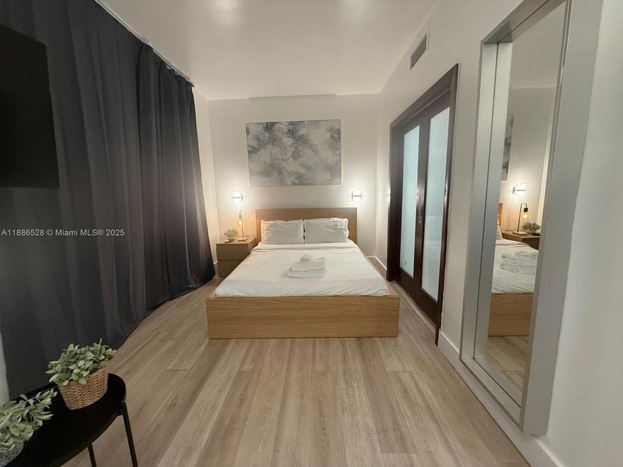 Investment opportunity steps from beach! Short-term rental friendly with no restrictions or hotel program. Fully furnished, rooftop pool, front desk check in service included in the
maintenance fee. Hight occupancy and strong returns year-round.