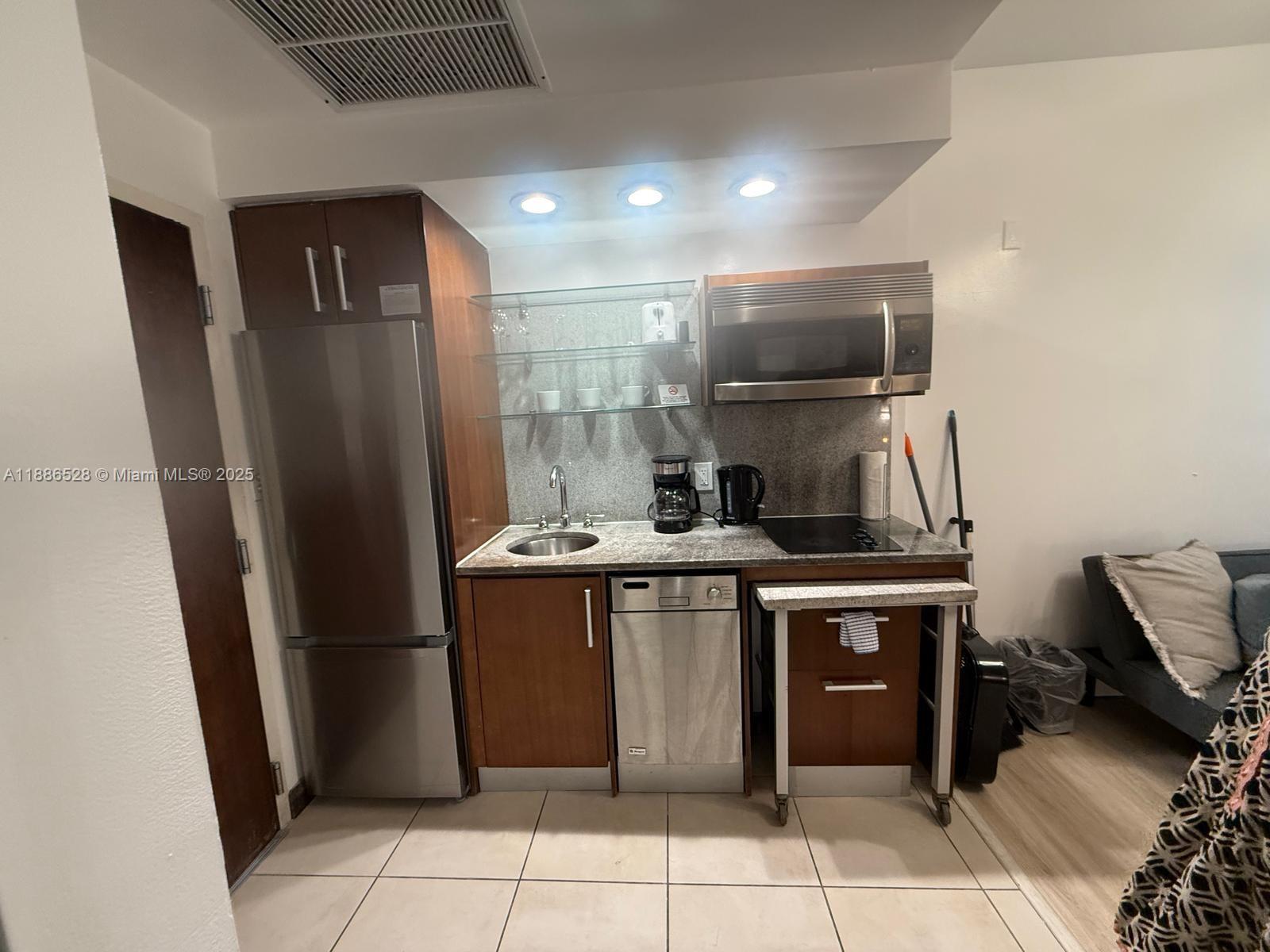 1036 Ocean Dr B303