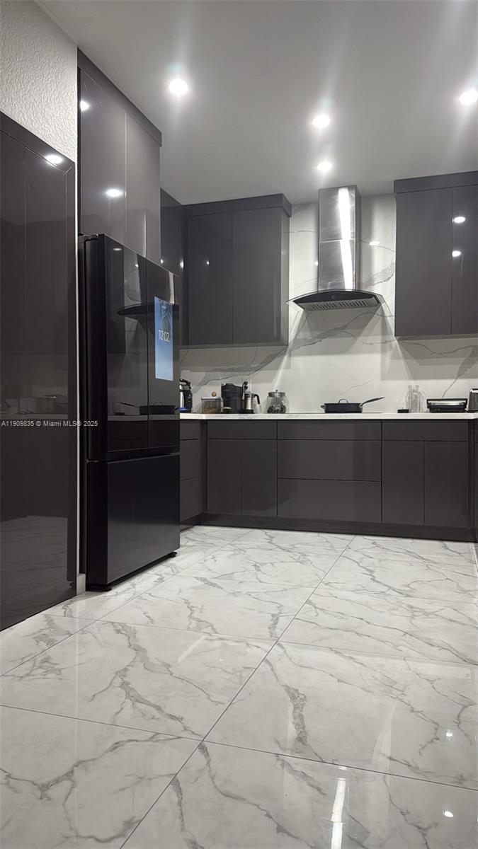 BISCAYNE DRIVE ESTATES - Residential Lease